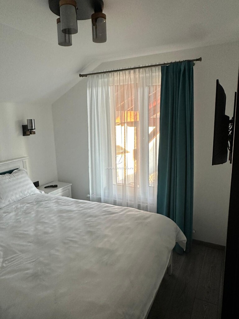 Camere de închiriat sub Dumbravă