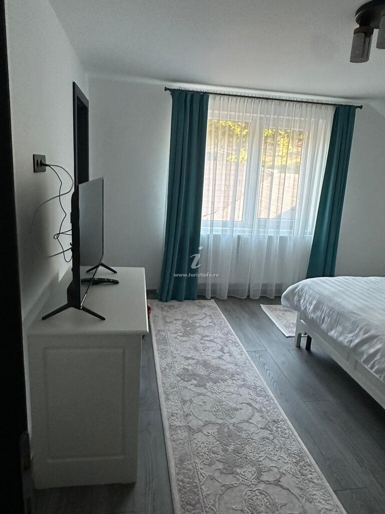 Camere de închiriat sub Dumbravă