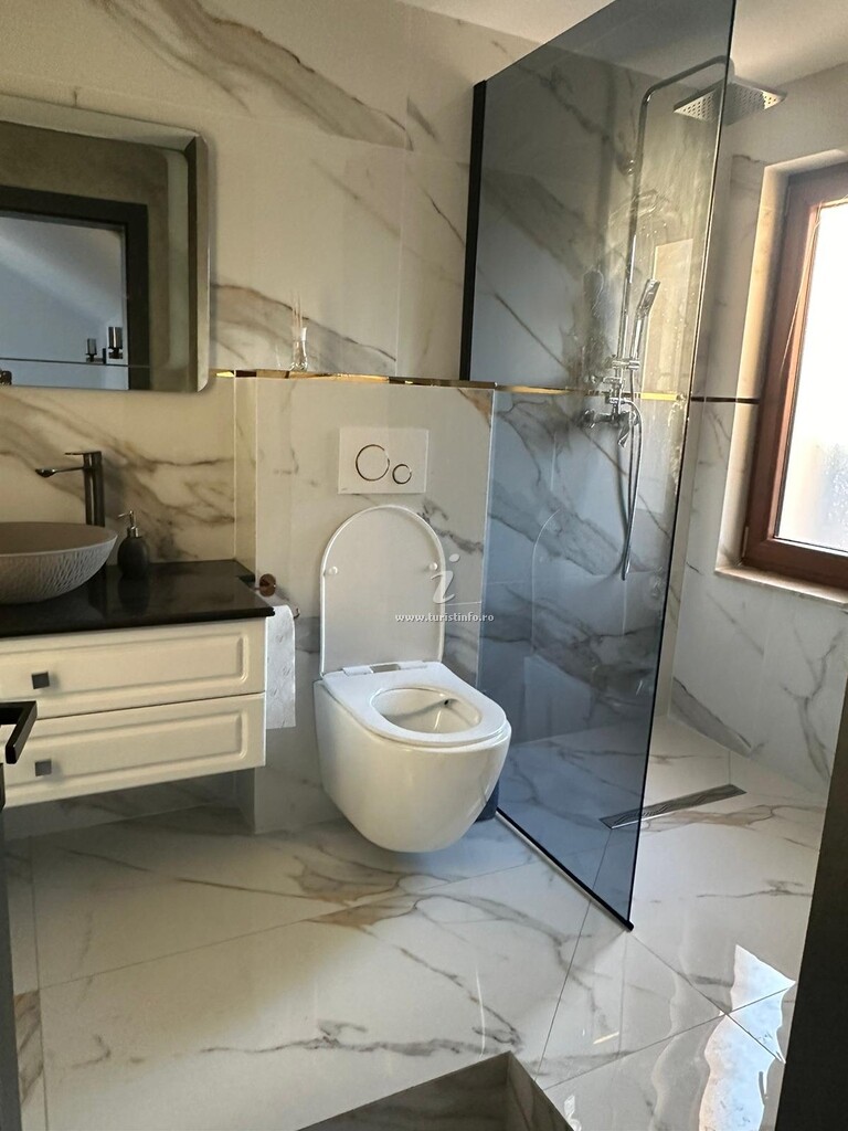 Camere de închiriat sub Dumbravă
