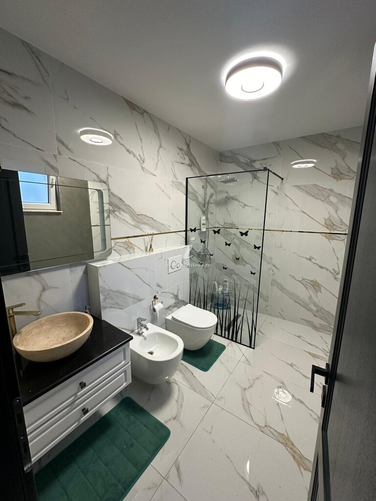 Camere de închiriat sub Dumbravă