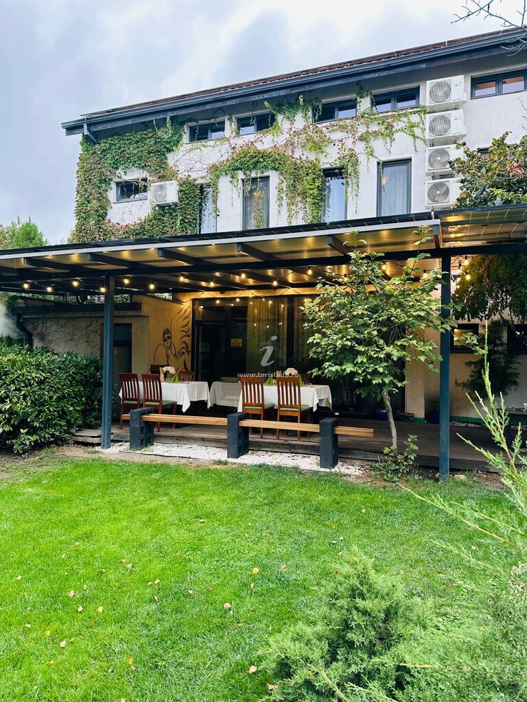 Pensiunea May Residence