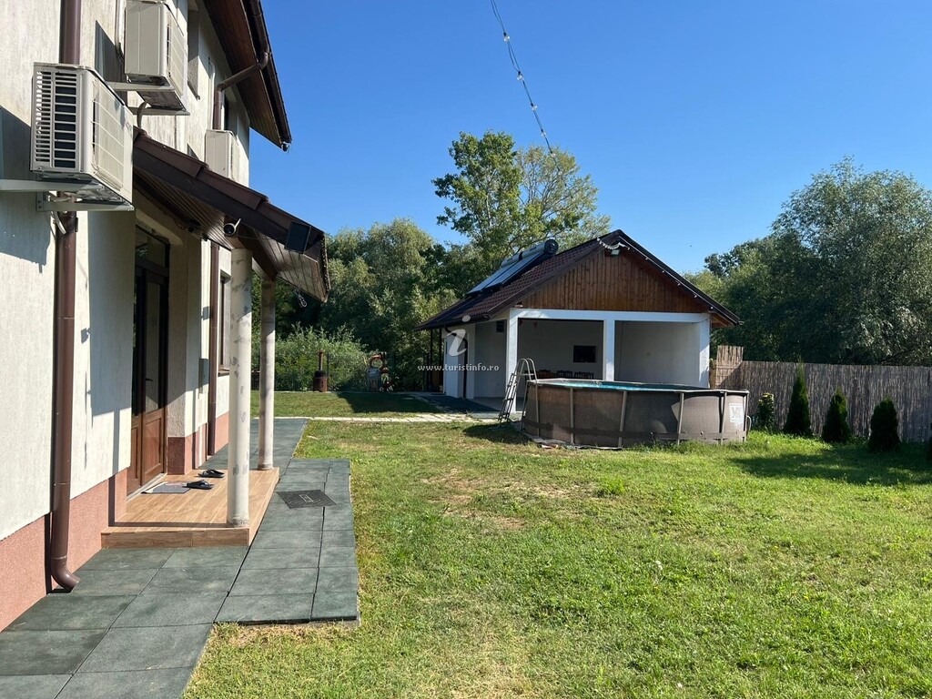 Camere de închiriat La Luca