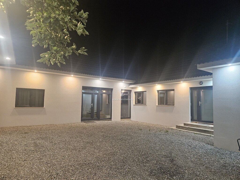 Casa de vacanță V-House