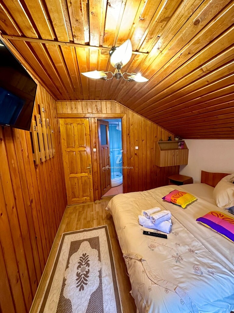Camere de închiriat Casa Catrinel