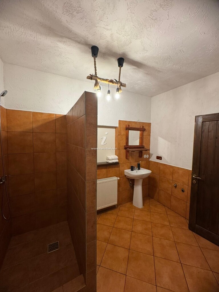 Cabana La Poarta Codrului