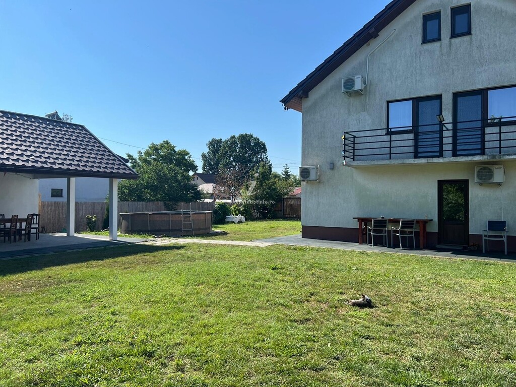 Camere de închiriat La Luca