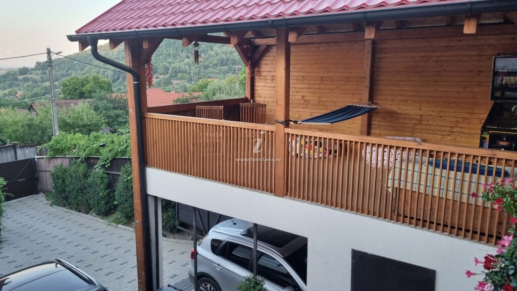 Casa de sub Brazi