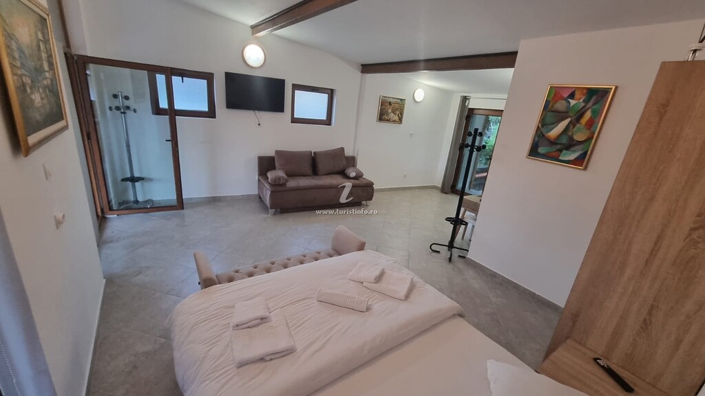 Casa de sub Brazi