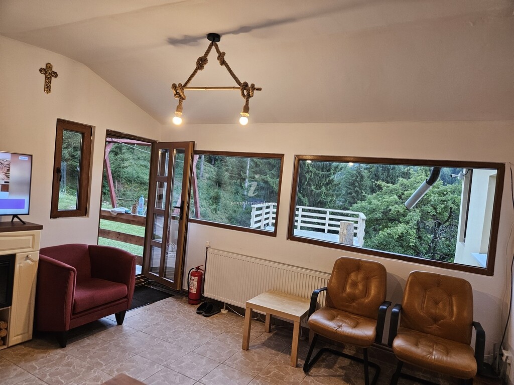 Casa Undeva la Moșie