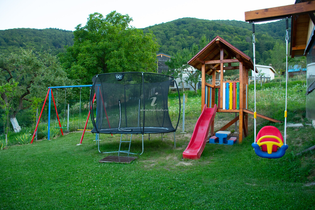 Casa din deal Crisbomir