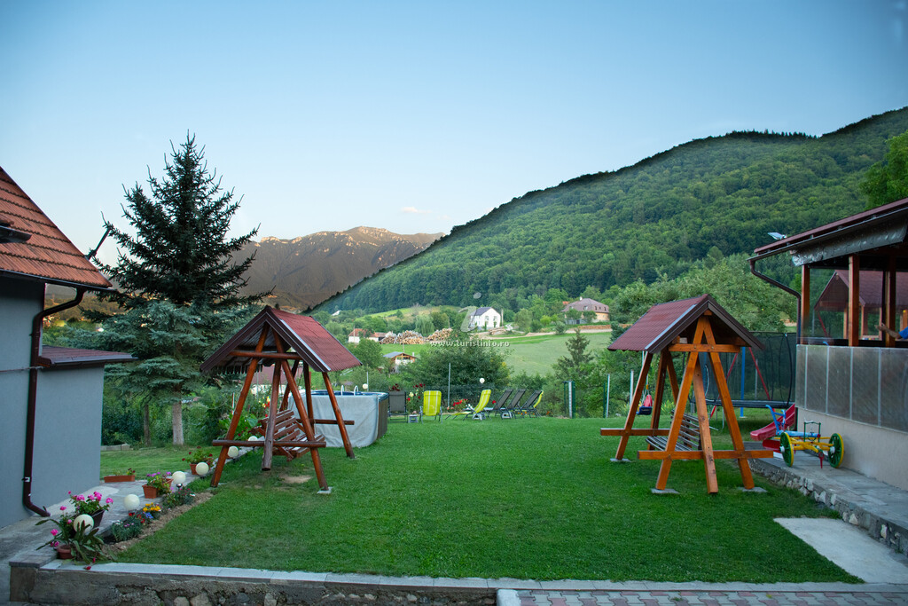 Casa din deal Crisbomir