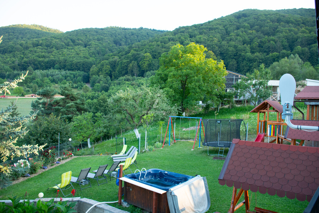 Casa din deal Crisbomir