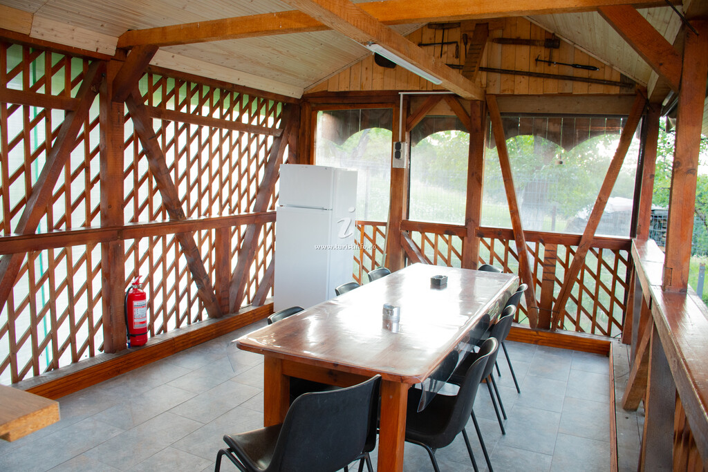 Casa din deal Crisbomir