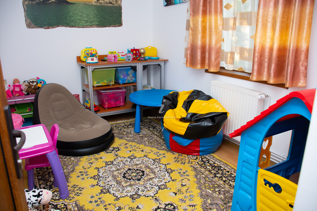 Casa din deal Crisbomir