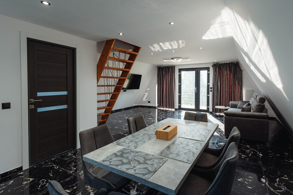Aura Chalet