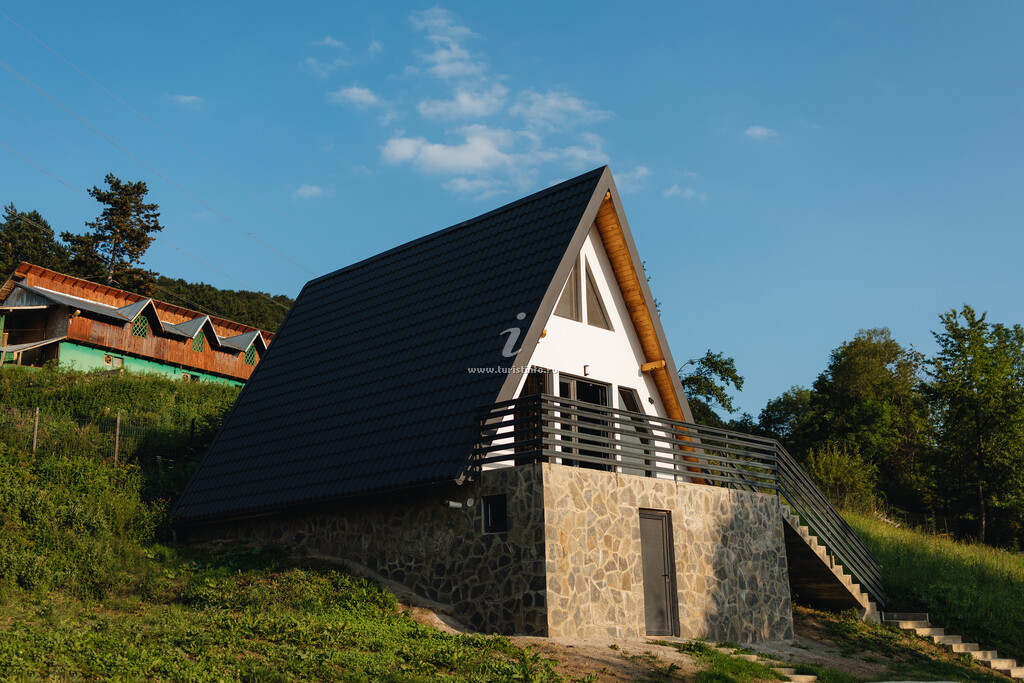 Aura Chalet
