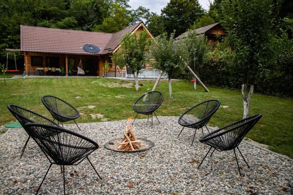 Casa de vacanță Adora River Retreat