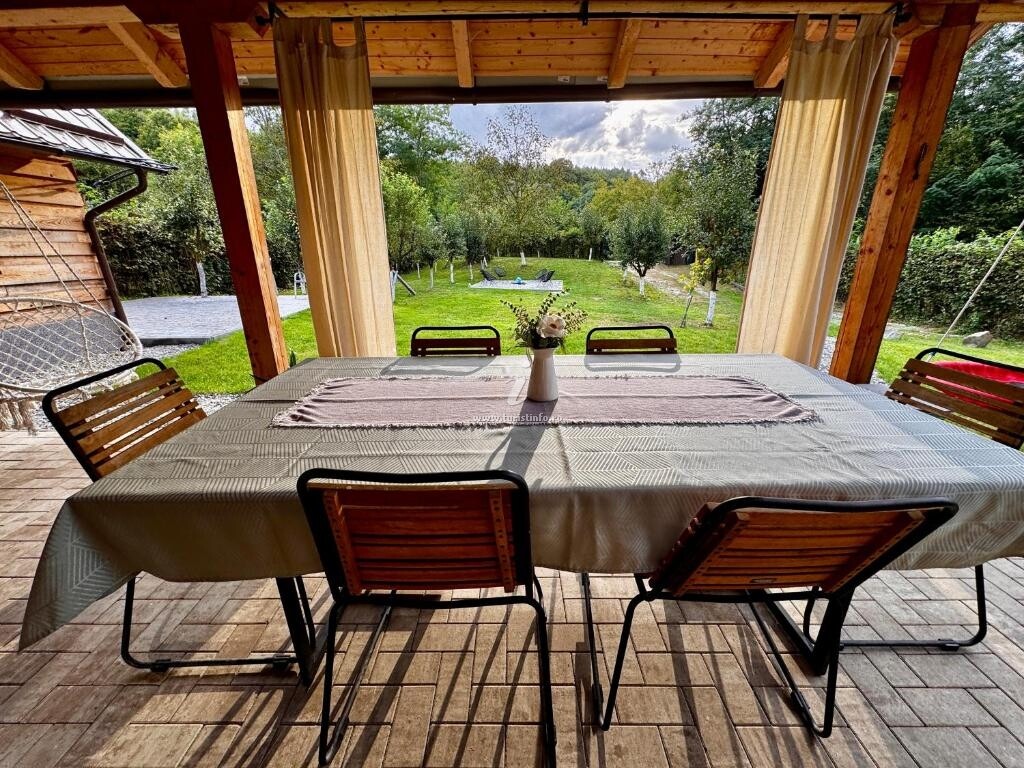 Casa de vacanță Adora River Retreat
