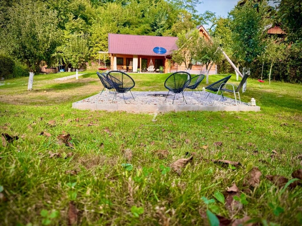 Casa de vacanță Adora River Retreat