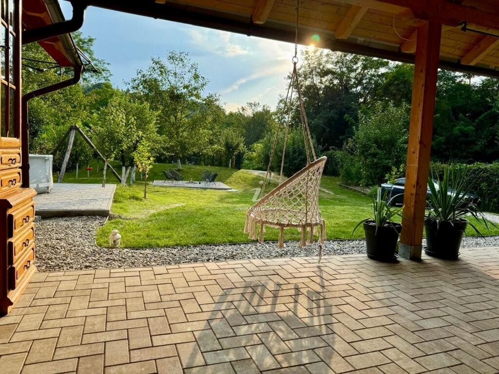 Casa de vacanță Adora River Retreat