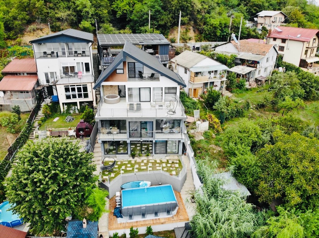 Casa de vacanță Noah River House