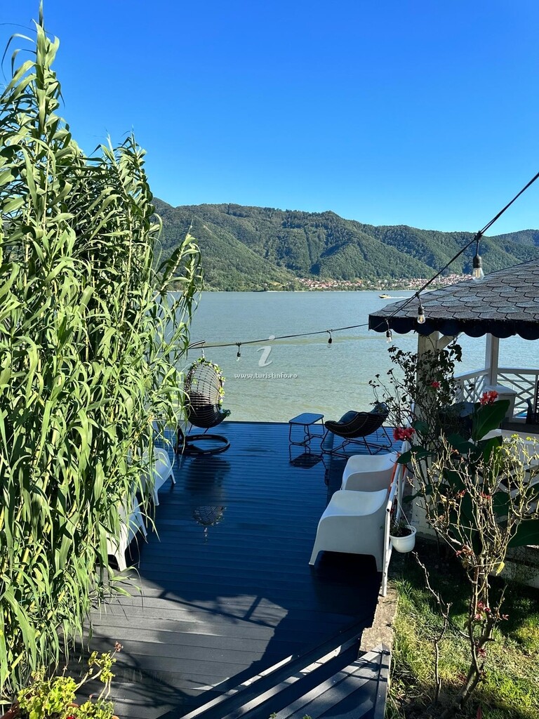 Casa de vacanță Noah River House