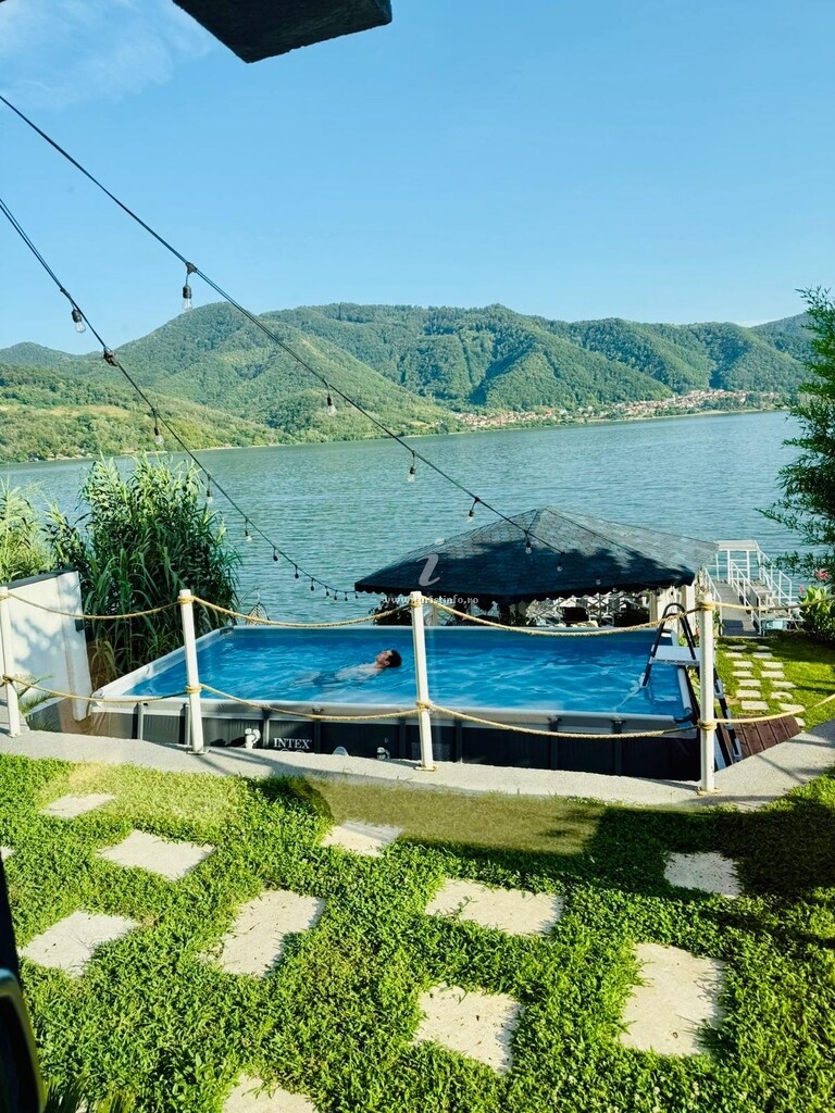 Casa de vacanță Noah River House
