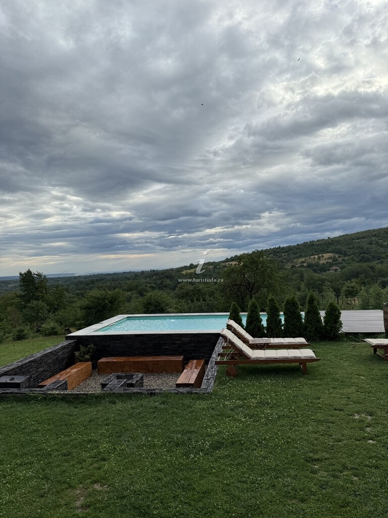 Pensiunea Agroturistică R House