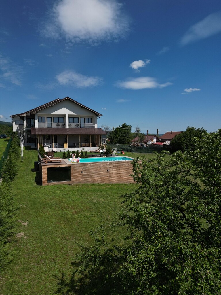 Pensiunea Agroturistică R House