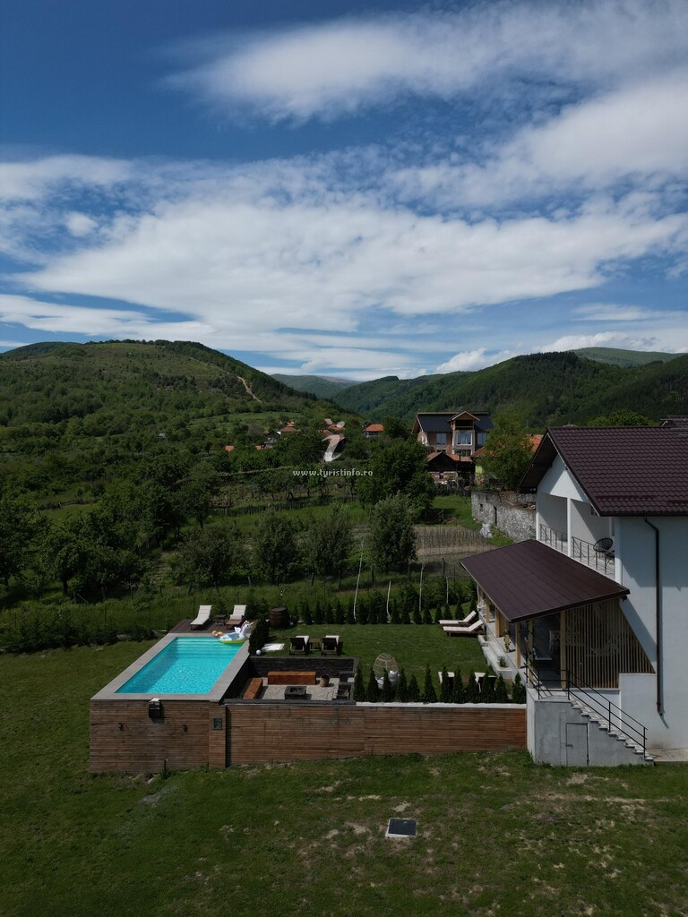 Pensiunea Agroturistică R House