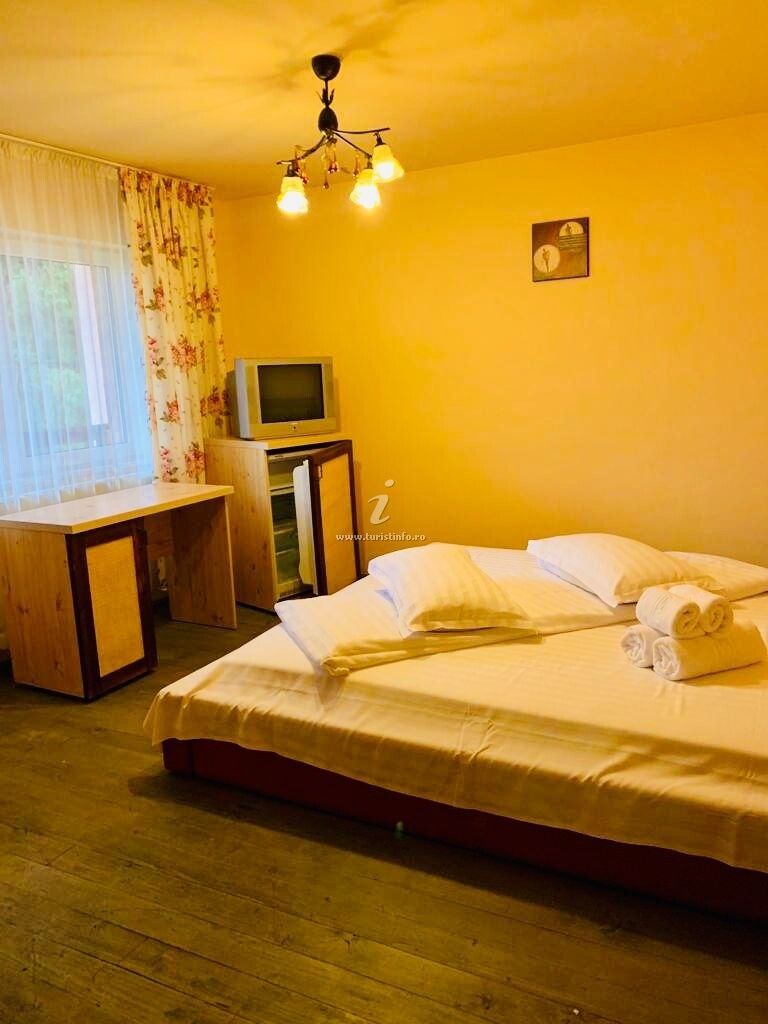 Casa cu doi Brazi