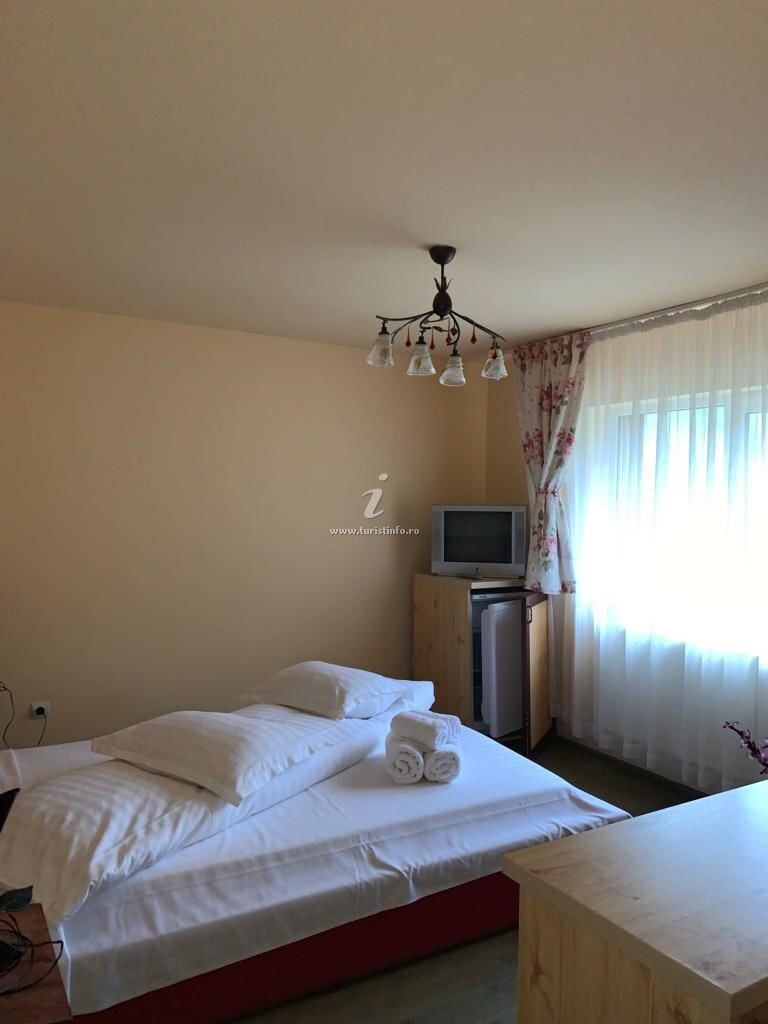Casa cu doi Brazi