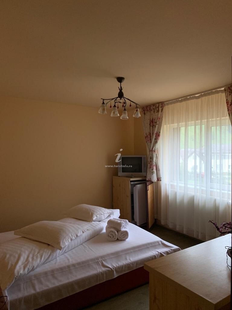 Casa cu doi Brazi