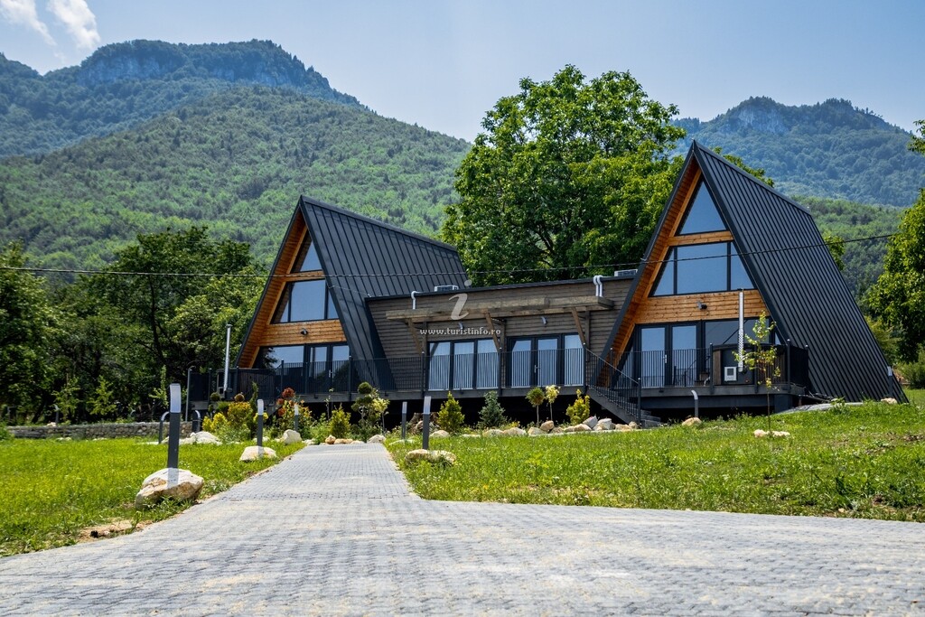 A-frame Aza Chalet