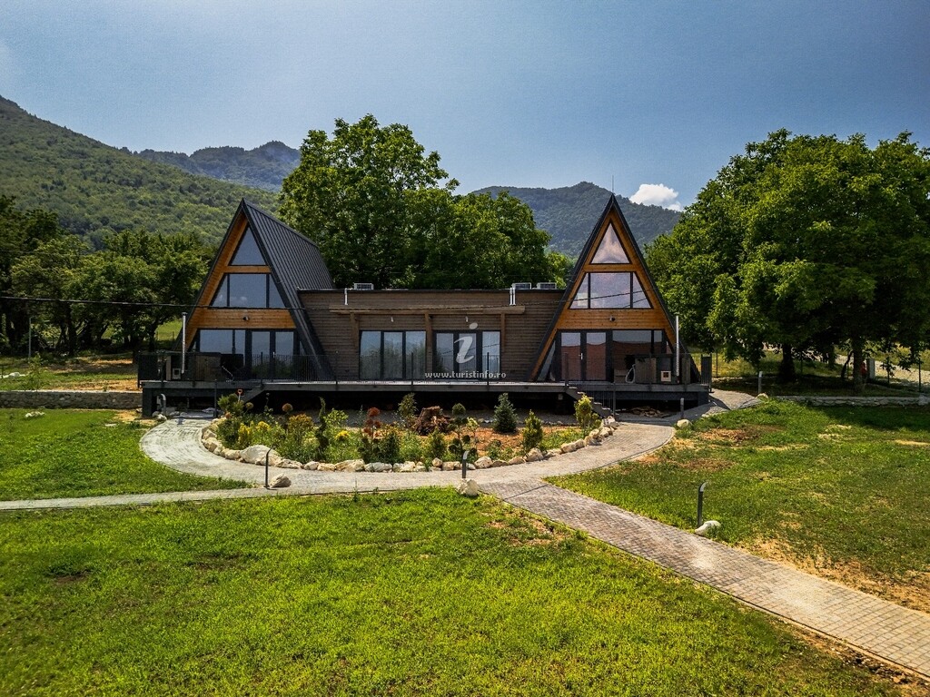 A-frame Aza Chalet