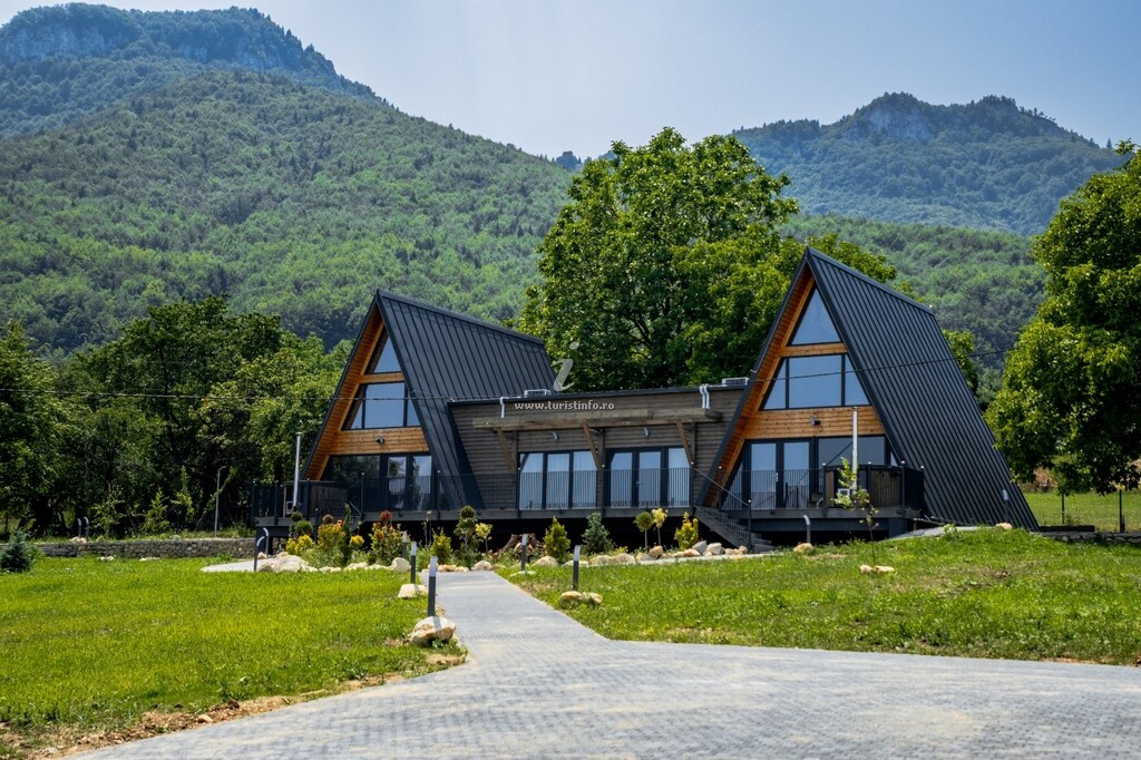 A-frame Aza Chalet