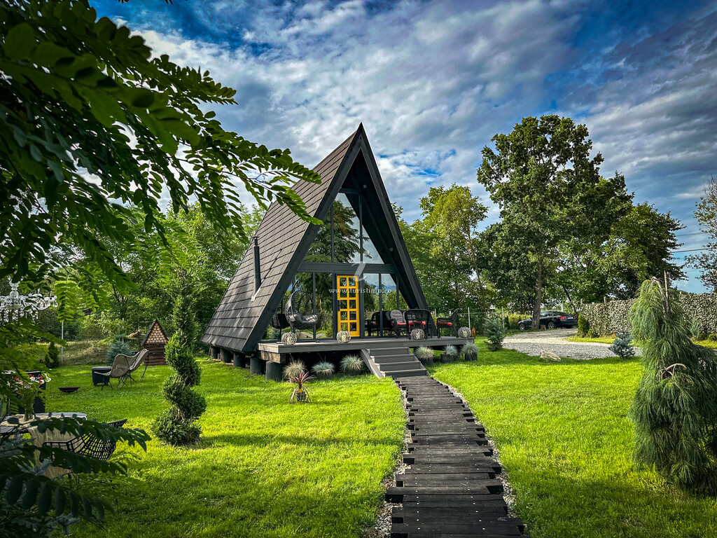 Cabana Porumbacu Garden