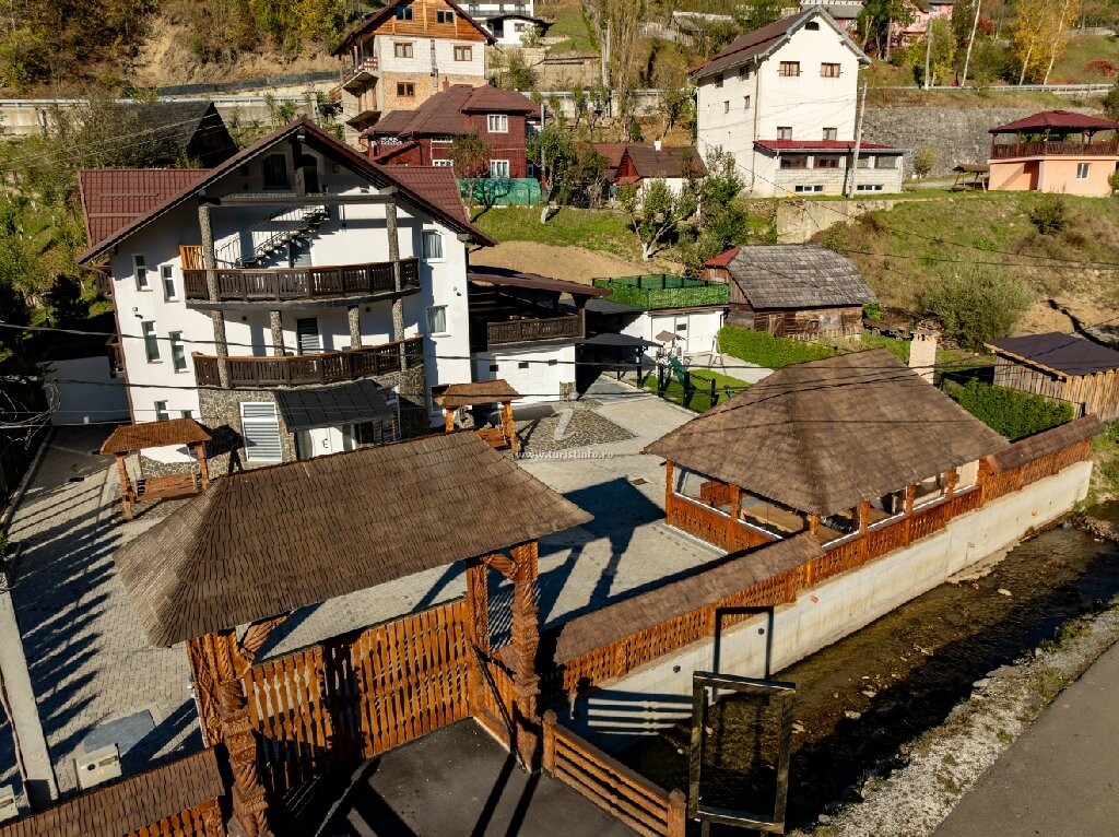 Camere de închiriat Poarta Maramureșană Complex Turistic