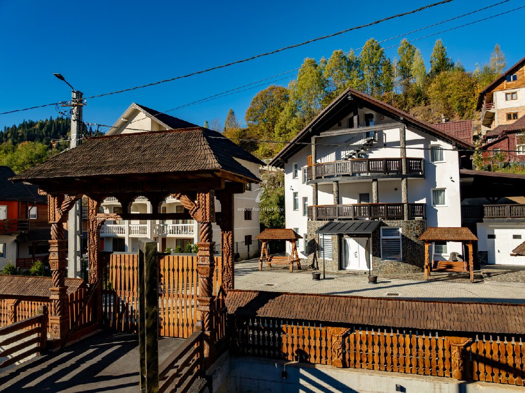 Camere de închiriat Poarta Maramureșană Complex Turistic