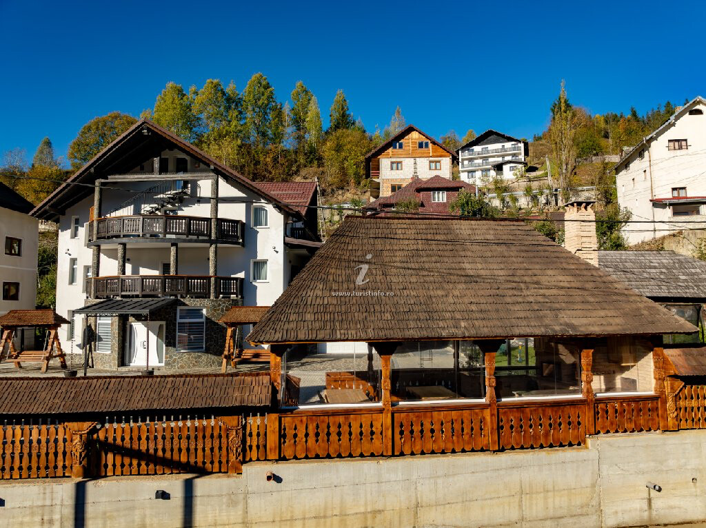 Camere de închiriat Poarta Maramureșană Complex Turistic