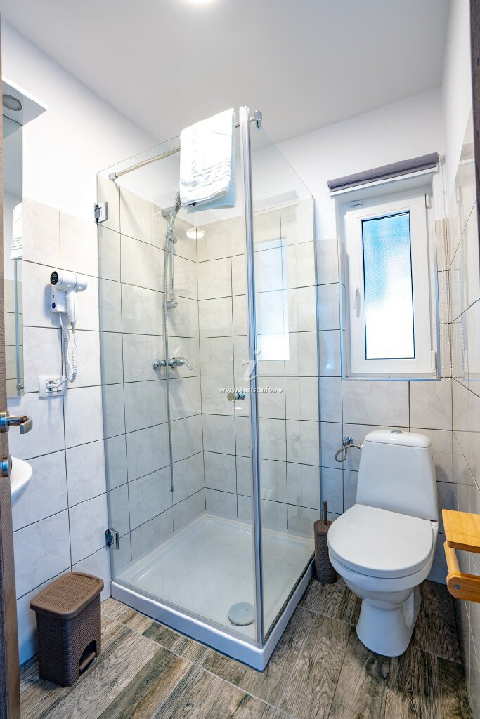 Camere de închiriat Poarta Maramureșană Complex Turistic