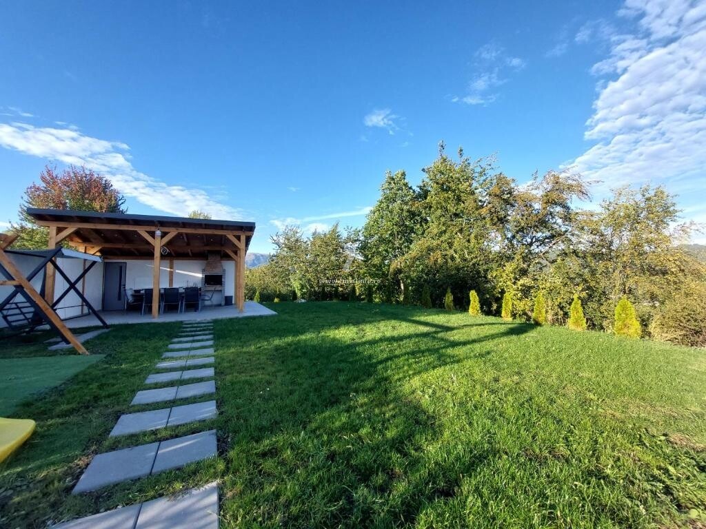 Vila Yellow House