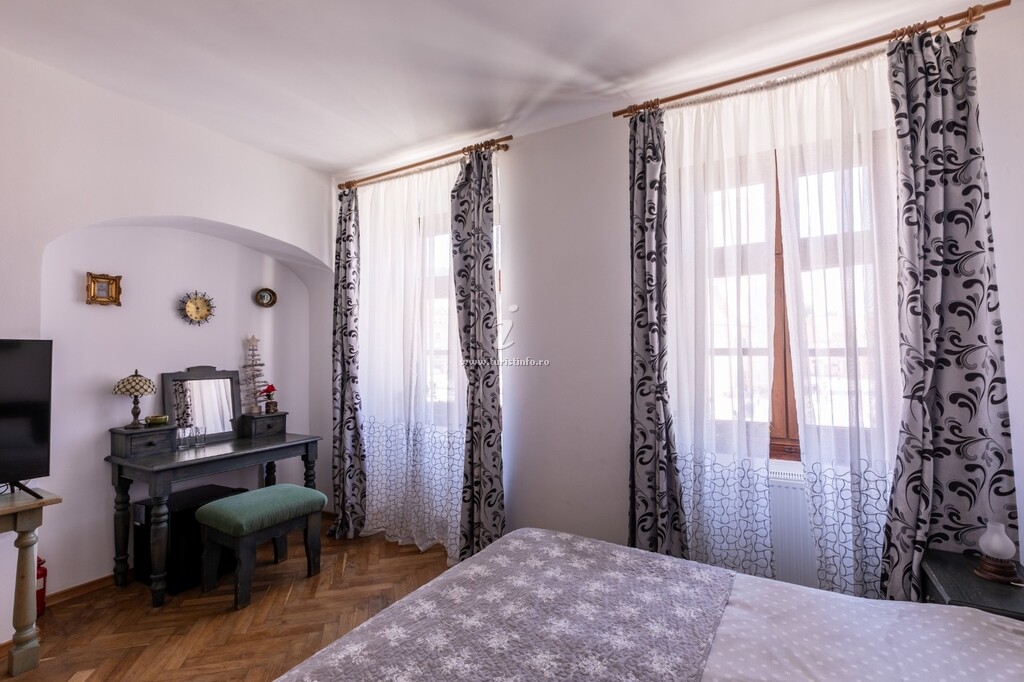 Apartament 4 Rooms Piața Sfatului