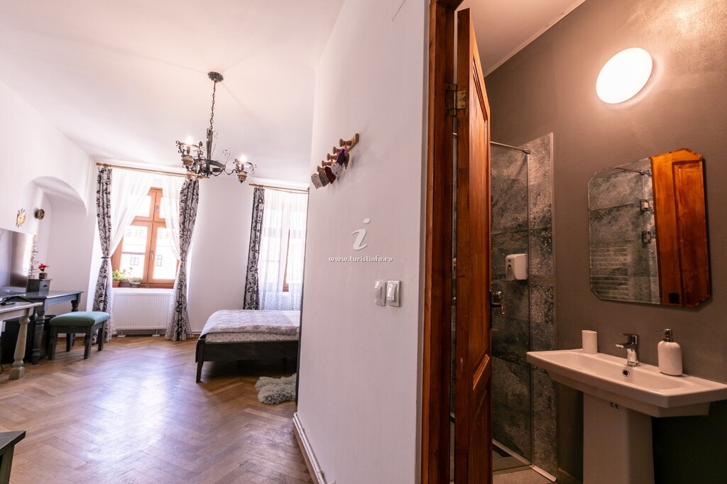 Apartament 4 Rooms Piața Sfatului