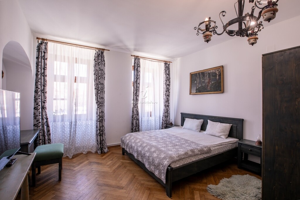 Apartament 4 Rooms Piața Sfatului