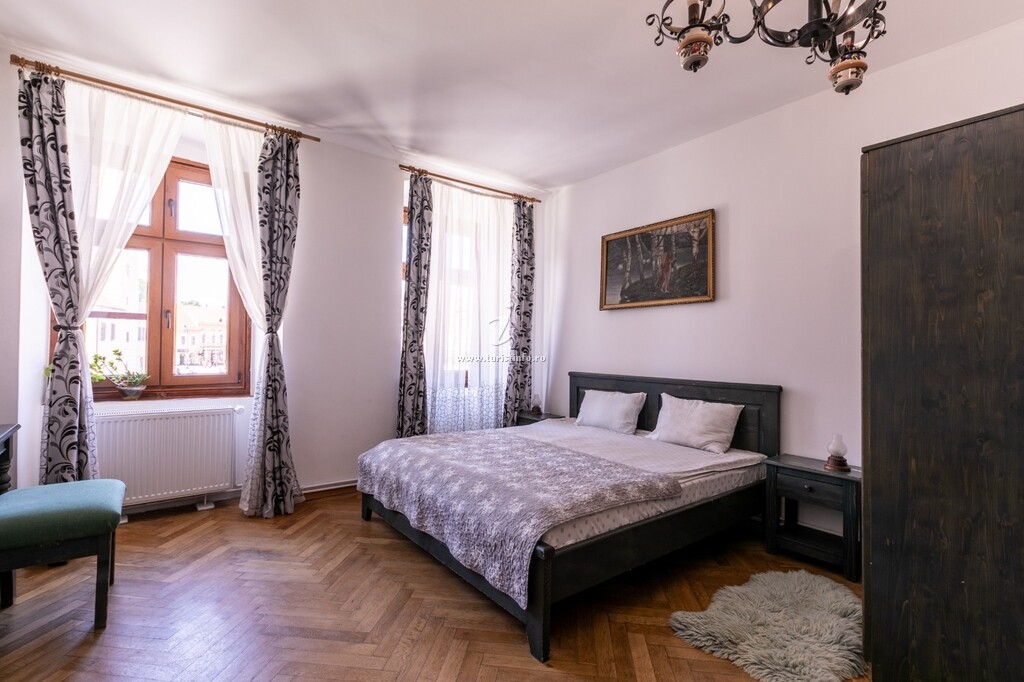 Apartament 4 Rooms Piața Sfatului