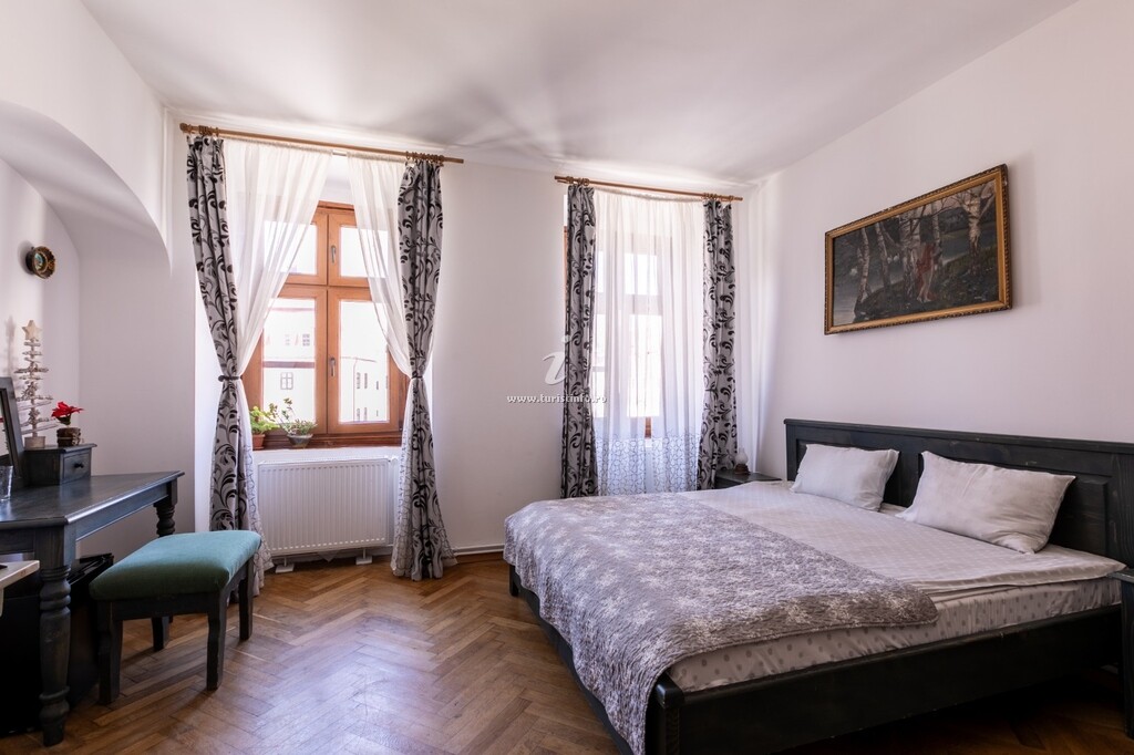 Apartament 4 Rooms Piața Sfatului