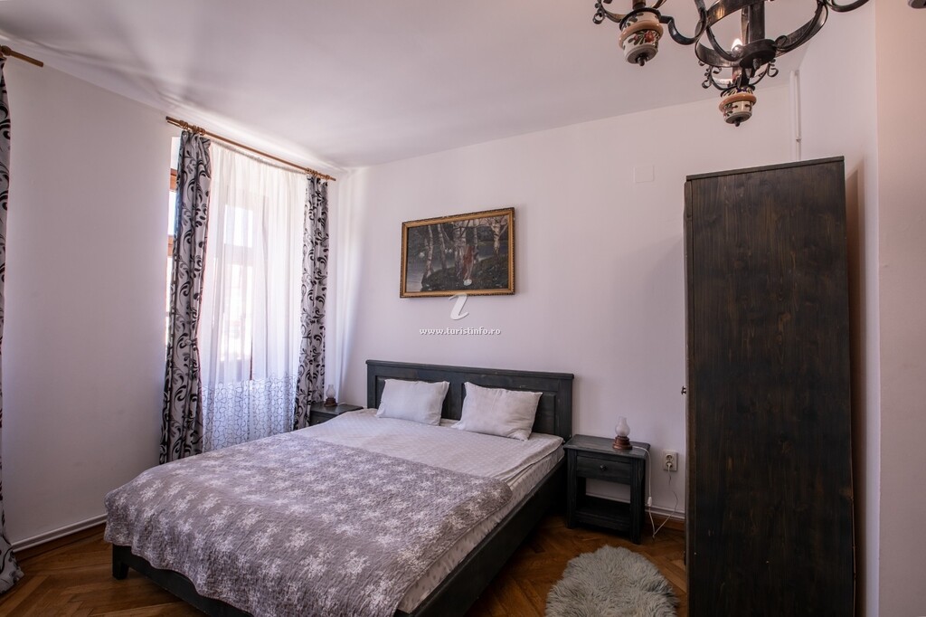 Apartament 4 Rooms Piața Sfatului