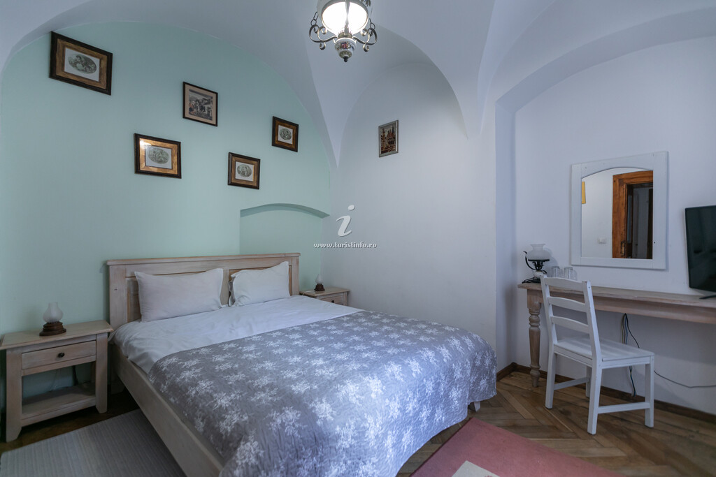 Apartament 4 Rooms Piața Sfatului