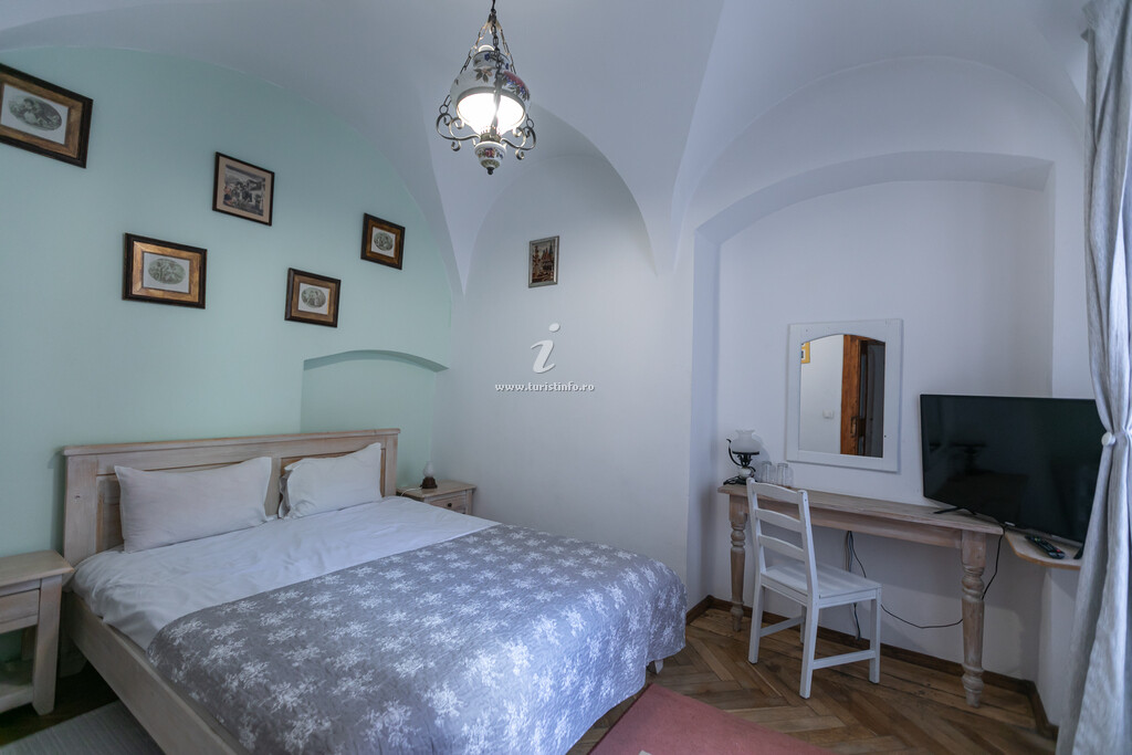 Apartament 4 Rooms Piața Sfatului